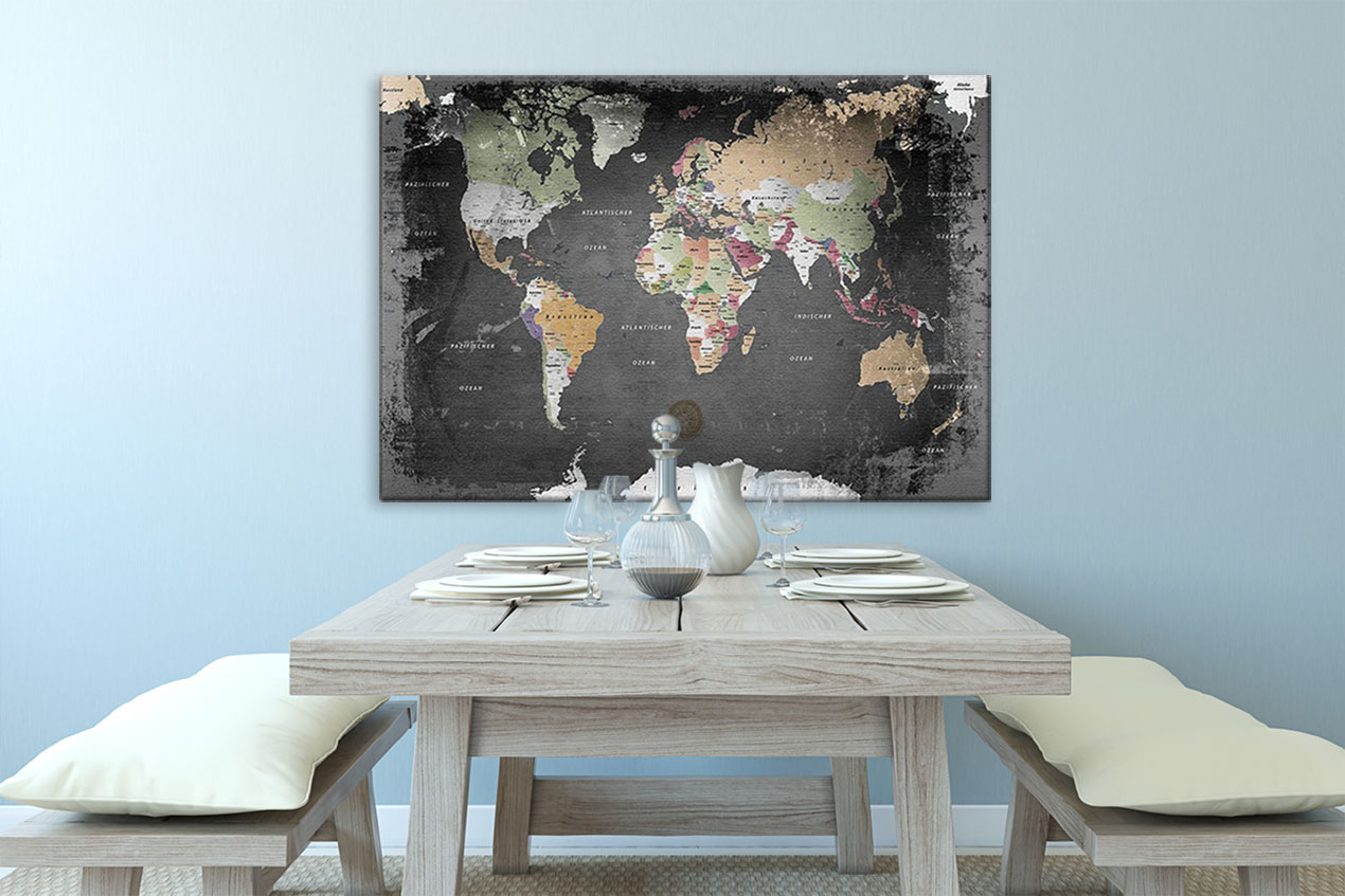 XXL Weltkarte Graphit als Leinwandbild für deine Wand über dein Esszimmer Holz-Tisch. 